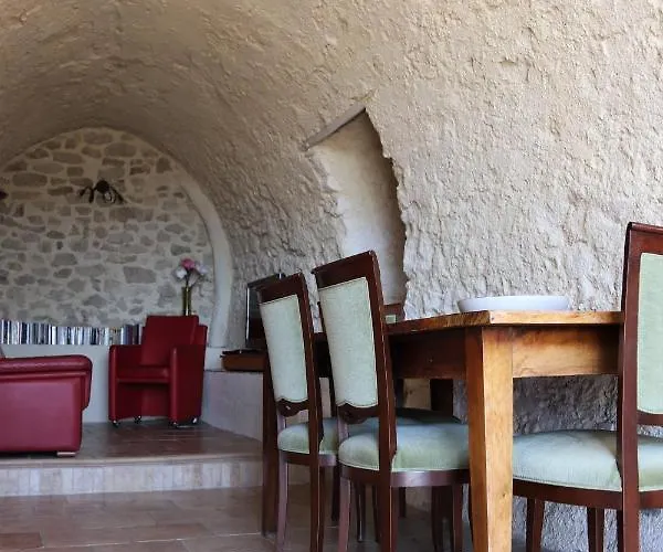 La Petite Grande Lurs