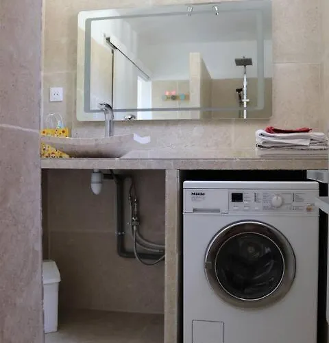 La Petite Grande Lurs